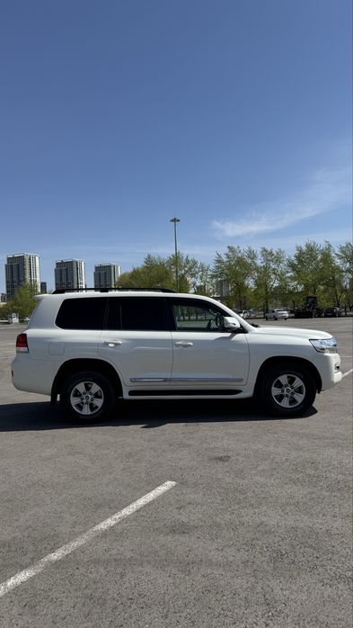 Тойота Ленд Крузер 200