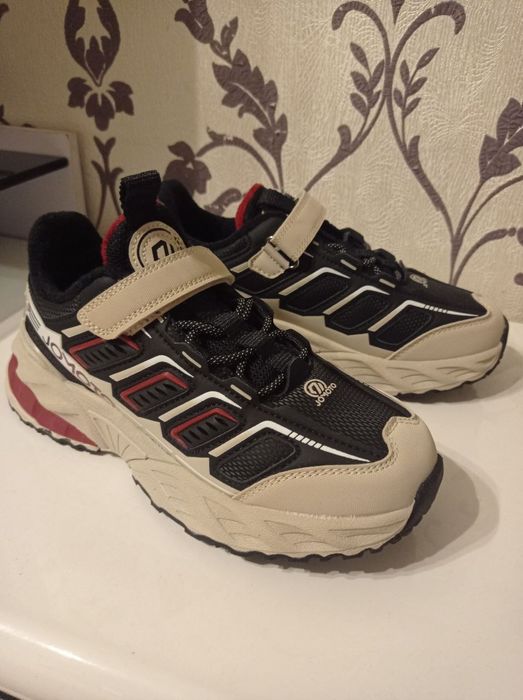 Кроссовки Jomoto