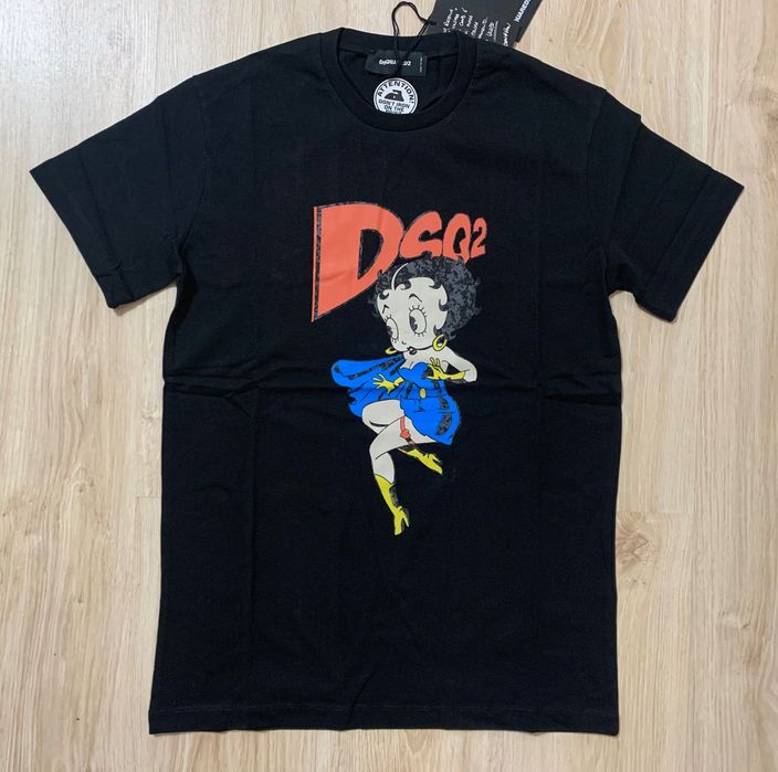 Нови мъжки тениски с етикети Dsquared налични в черно
