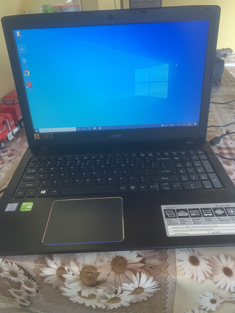 Vând Laptop Acer Aspire E15