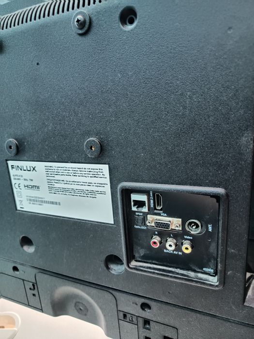 Продавам телевизор Finlux 43 инча на 3 години без забележки нищо му ня