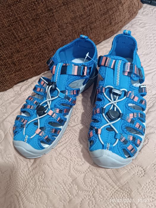 Детски сандали 34 размер нови