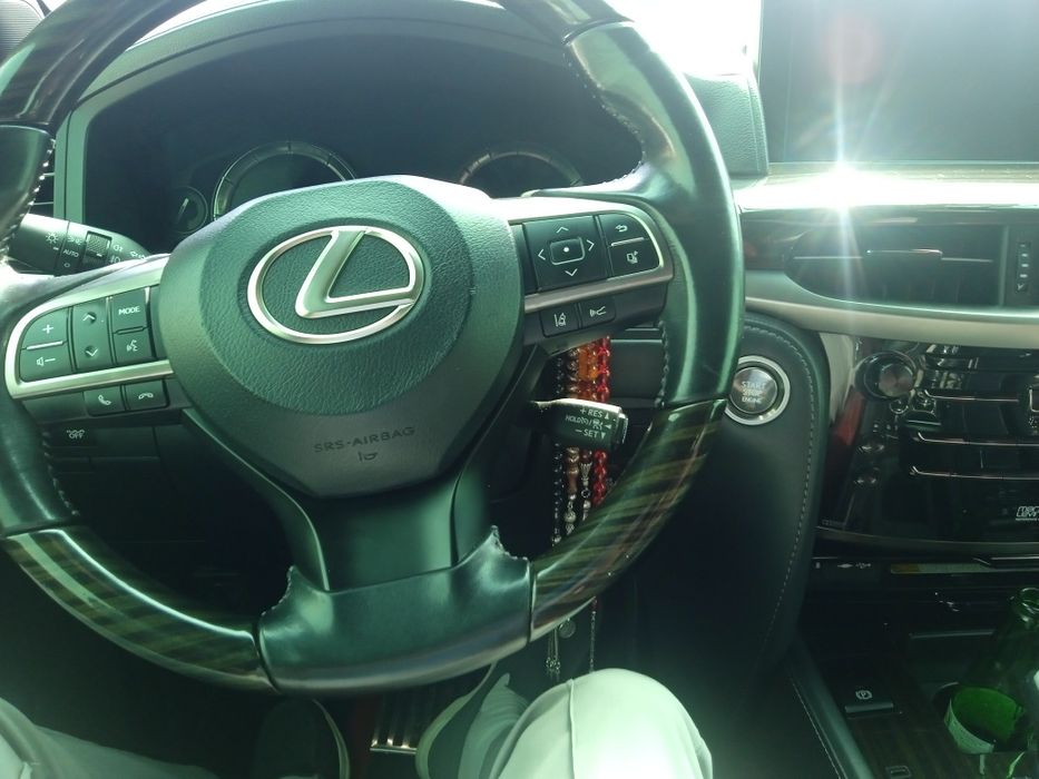Автомобиль Лексус 570 супер спорт
