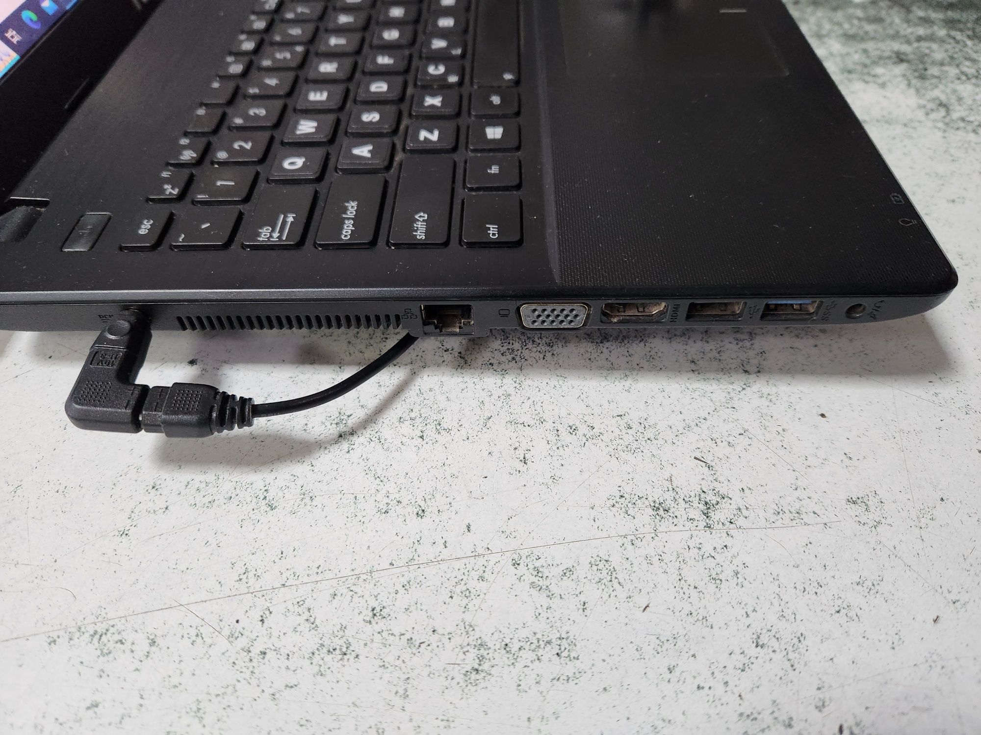 Laptop Asus X551C