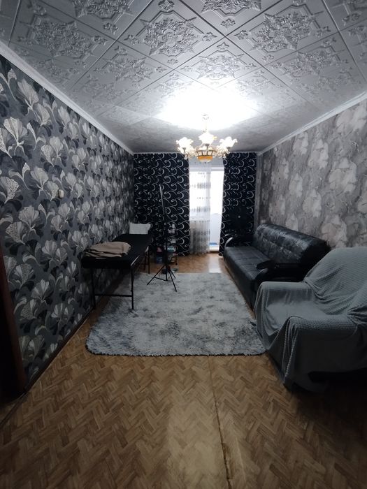 Продам 2кв 6-12-2этаж ,средний ремонт,окна балкон пластик