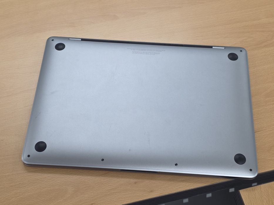 MacBook Pro 2020 sensir paneli