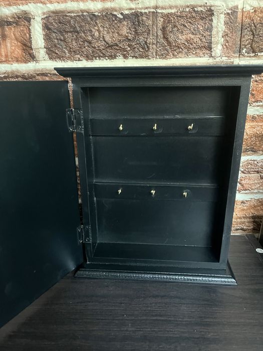 Cutie penttu chei din lemn cu strasuri