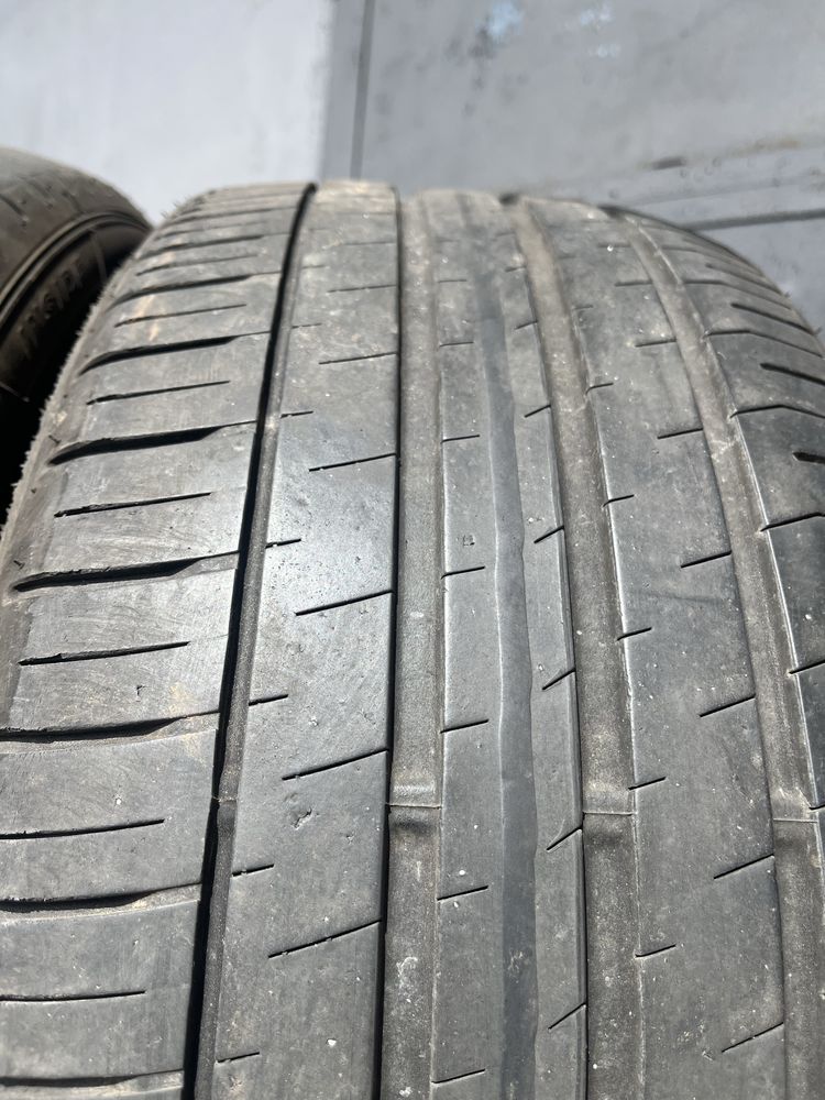 2 бр. летни гуми 225/55/17 Falken DOT 1023 4,5 mm
