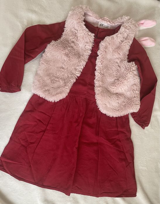 Страхотен коледен лот (пухкаво елече Hm и червена рокличка) р-р 116!