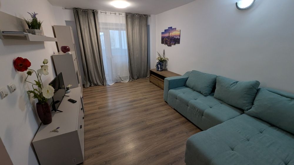 Închiriez apartament cu două camere!