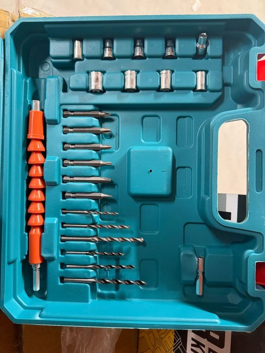 Комплект бормашина с двойна батерия и безчетков мотор за точност