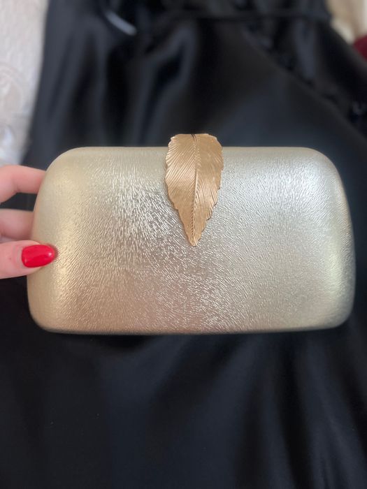 Poșetă clutch aurie elegantă cu detaliu frunză