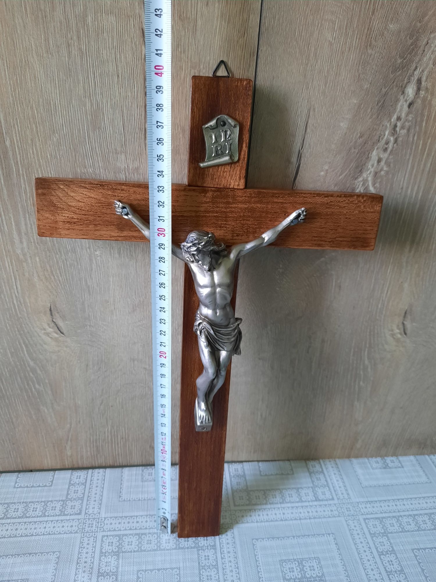 Crucifix din lemn și argint