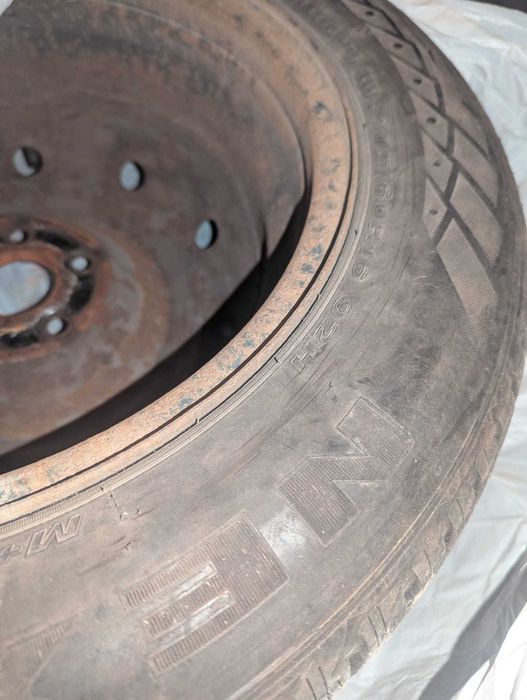 Зимни гуми 4бр. 205/60/R16 92H DOT 2017 със стоманени джанти