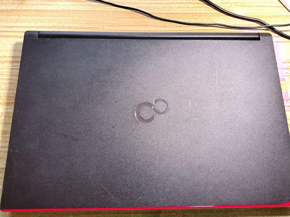 Fujitsu Siemens Lifebook E554 cu SSD