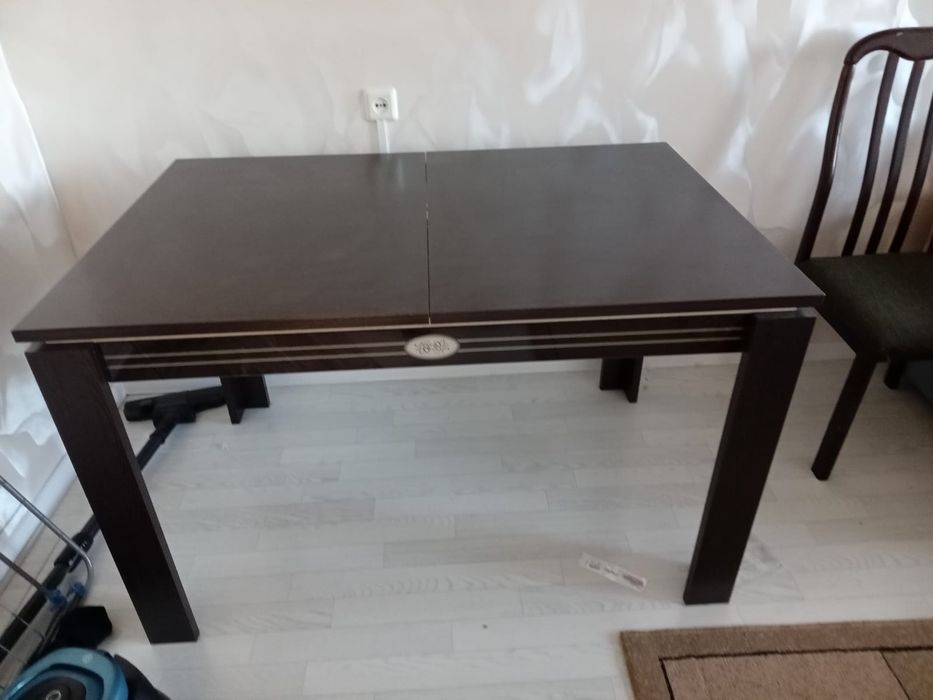 Продам обеденный стол