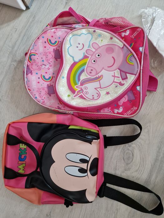 Vând Doua ghiozdane