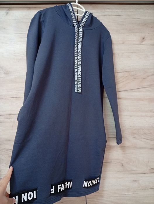 Продавам дамски дрехи