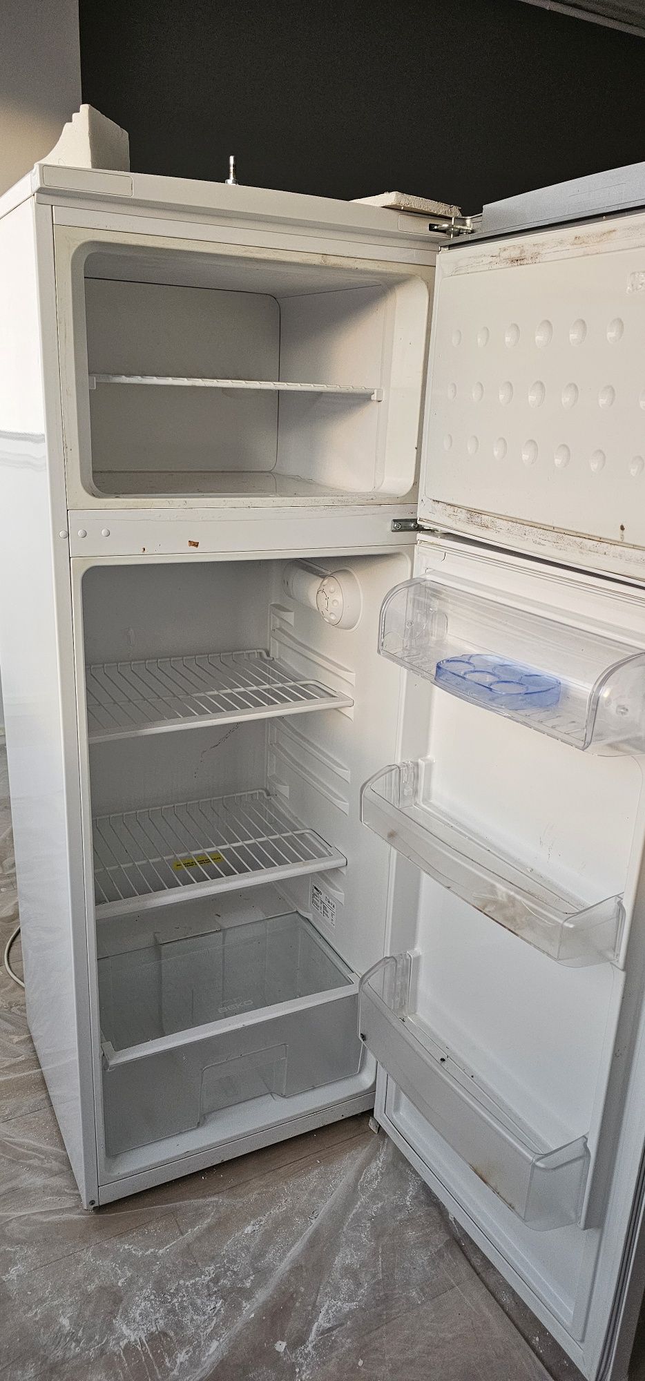 Frigider cu congelator Beko – 1,44 m, stare impecabilă