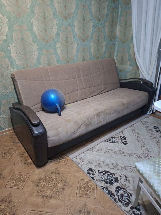Диван отдам срочно