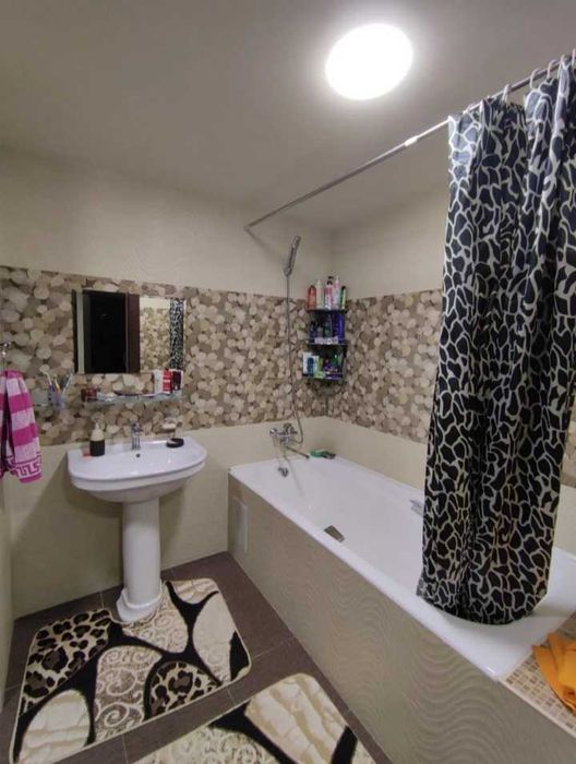 Продаётся 3х-комнатная метро Беруний