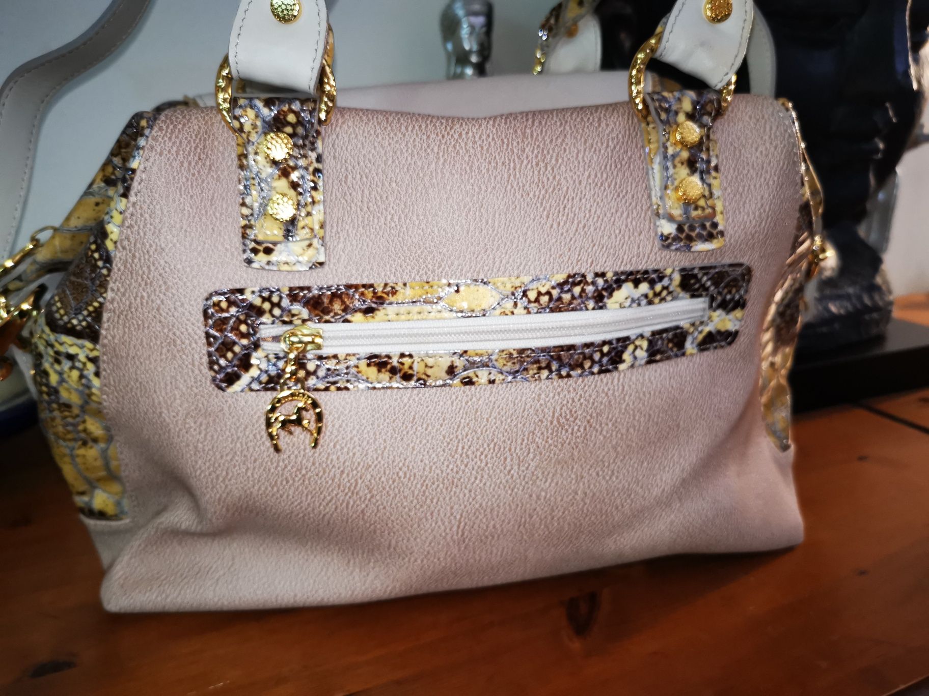 Designer Bag Чантата е модел на марката Cavalinho. Като нова