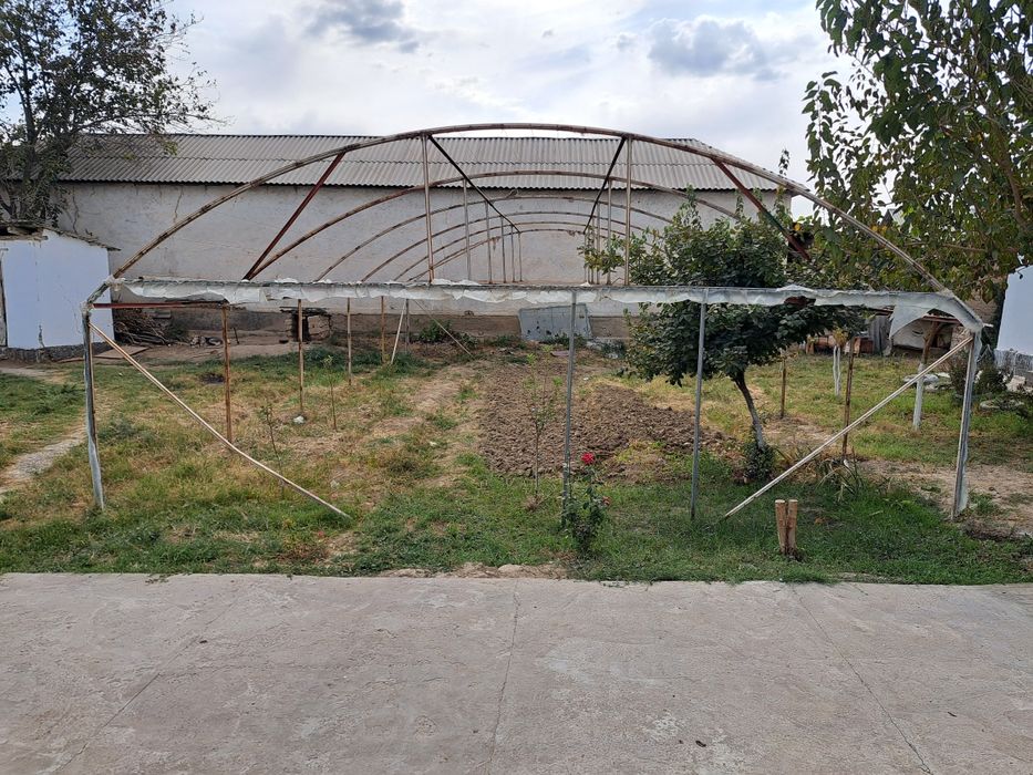 Parnik 1sotx sotiladi