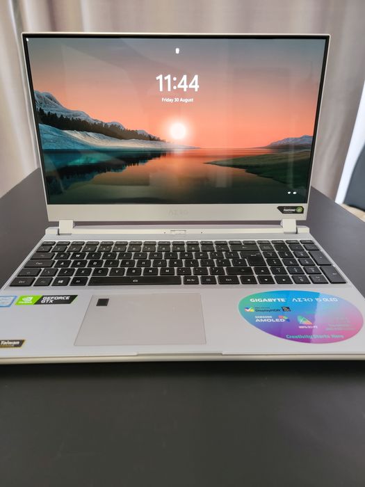 Gigabyte Aero 15 Laptop gaming/productivitate 4k OLED