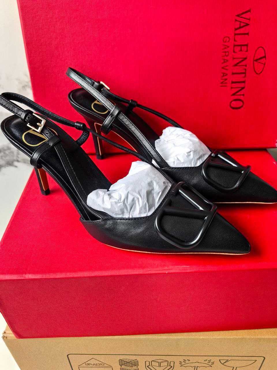 Дамски токчета официални обувки 8.5мм ток Valentino 37 номер