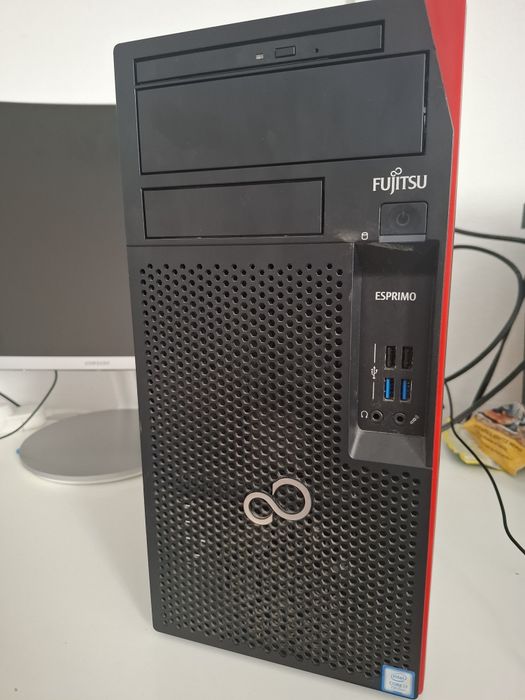 Calculator fujitsu cu i7 7700 / 8 g ddr / ssd 256