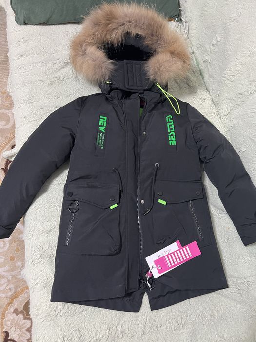 Продам новую куртку парка 134 размер