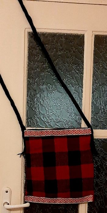 Автентично каре/покривка/и нова торбичка  от автентичен вълнен плат