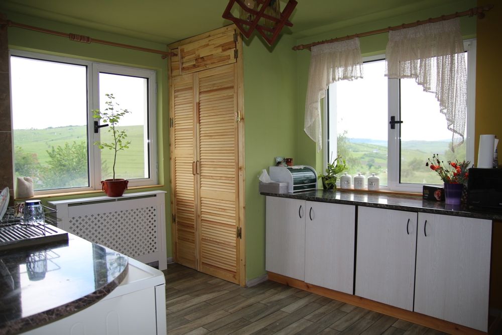 Inchiriez spatiu multifunctional/ casa familie Deusu, Chinteni 90mp