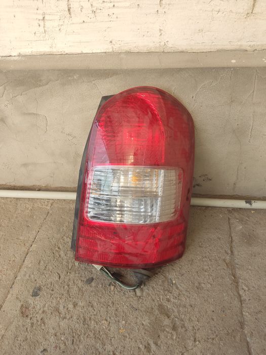 Фонарь Mazda MPV