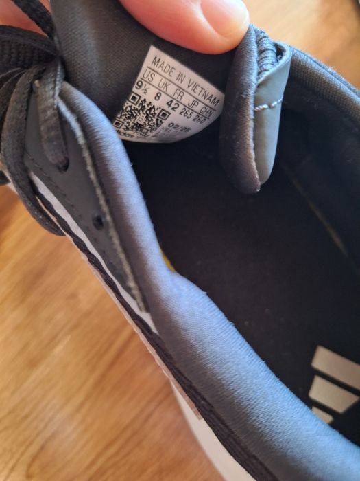 Продавам адидас маратонки