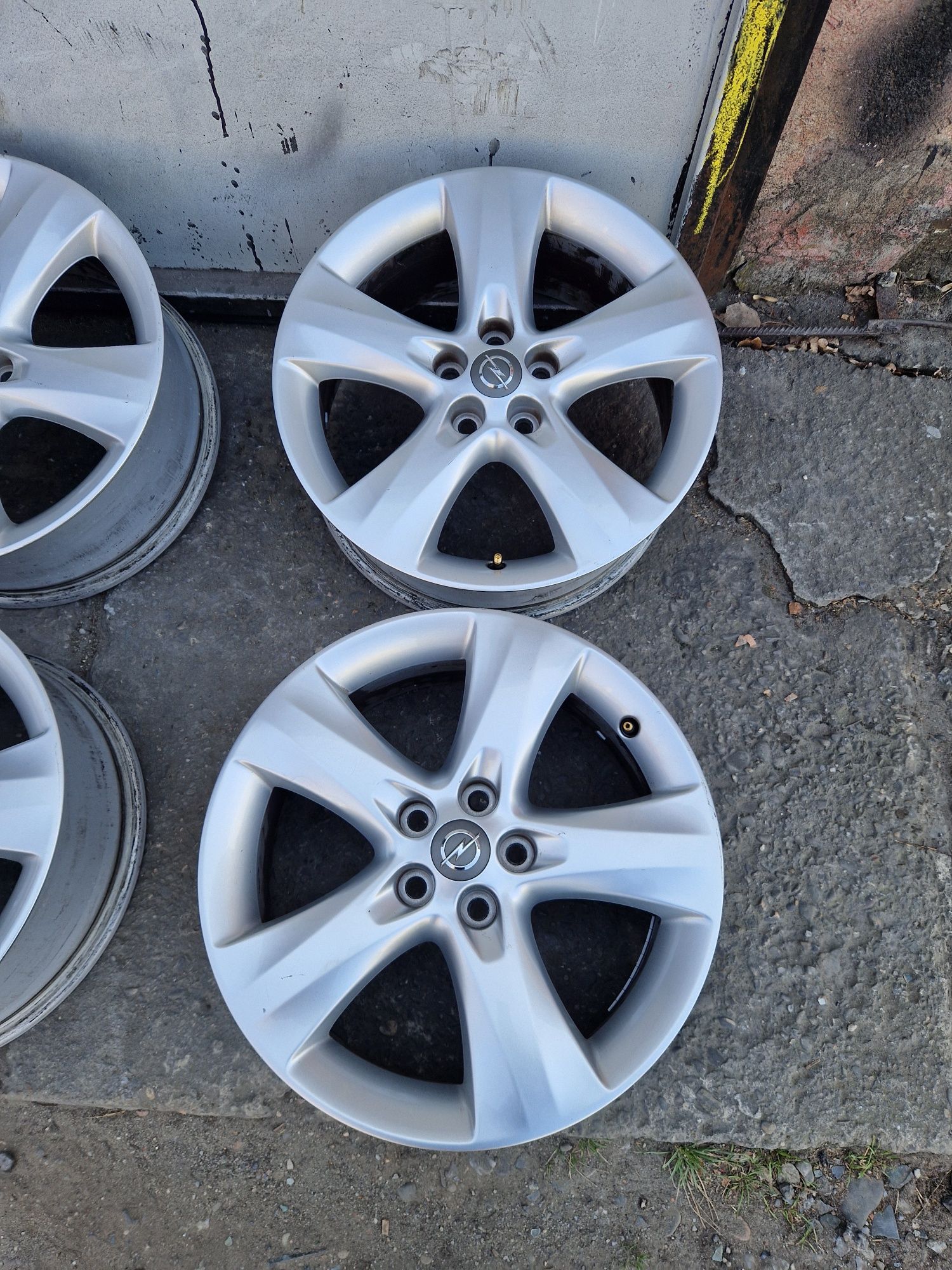 Jante ca noi Opel Astra J 5 x 105 R17