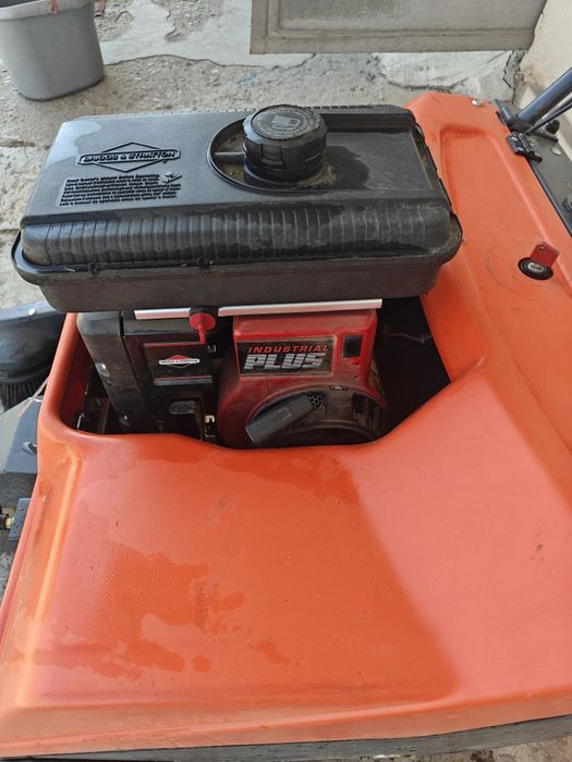 Măturătoare, mătura Hako Hamster 780v, motor termic, baterie