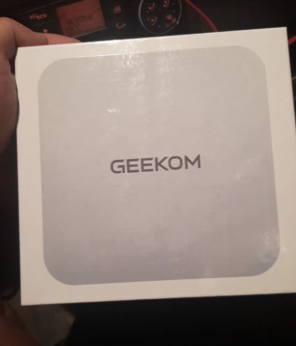 Mini Pc GEEKOM A6 Ryzen 7 6800H 32GB RAM 1TB  sigilat