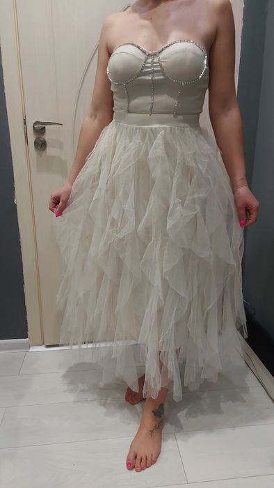 Бежова Рокля с камъни