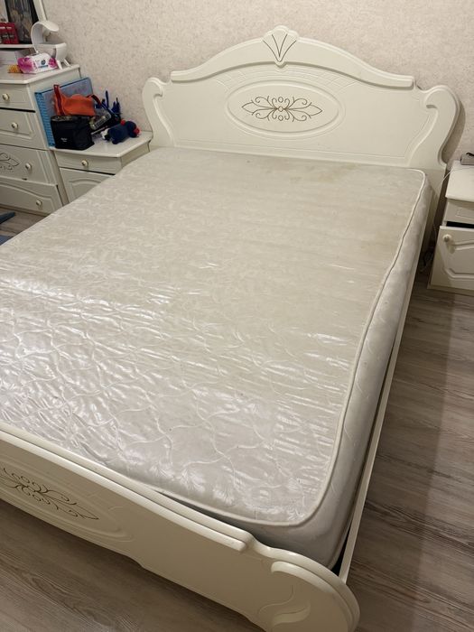 Продам двухспальный кровать с матрасом