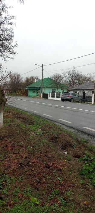 Vând spațiu comercial .