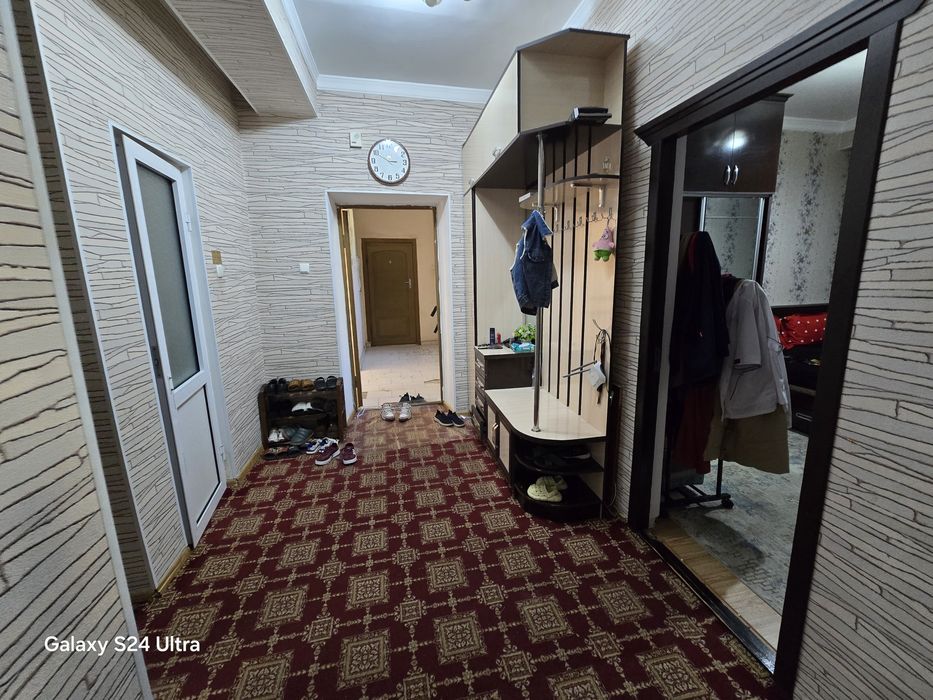 3 xonalik uy barca jixozlari bilan sotiladi