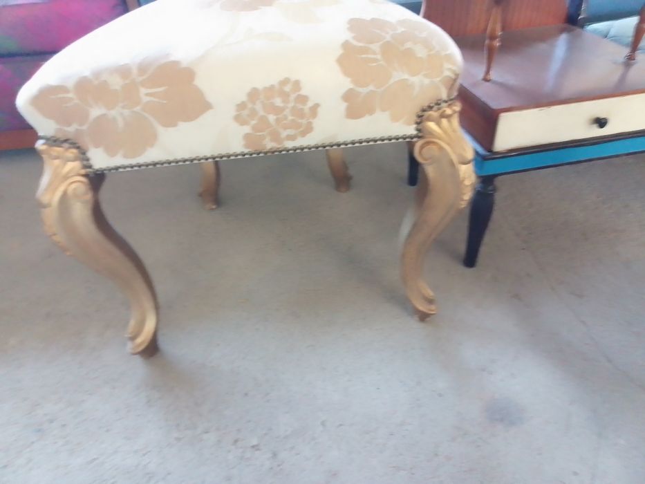 Младоженски столове