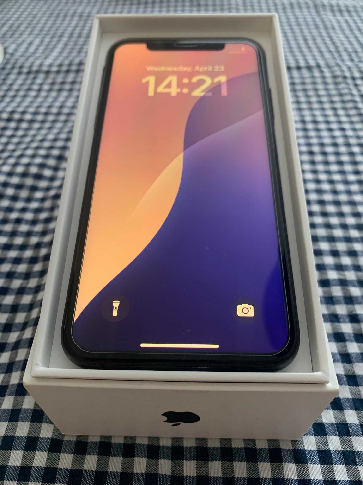 Продавам черен iPhone XS 256GB с аксесоари