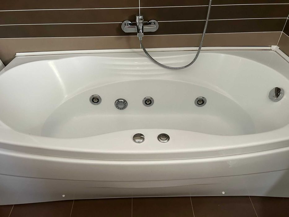 Cada baie cu hidromasaj Martplast