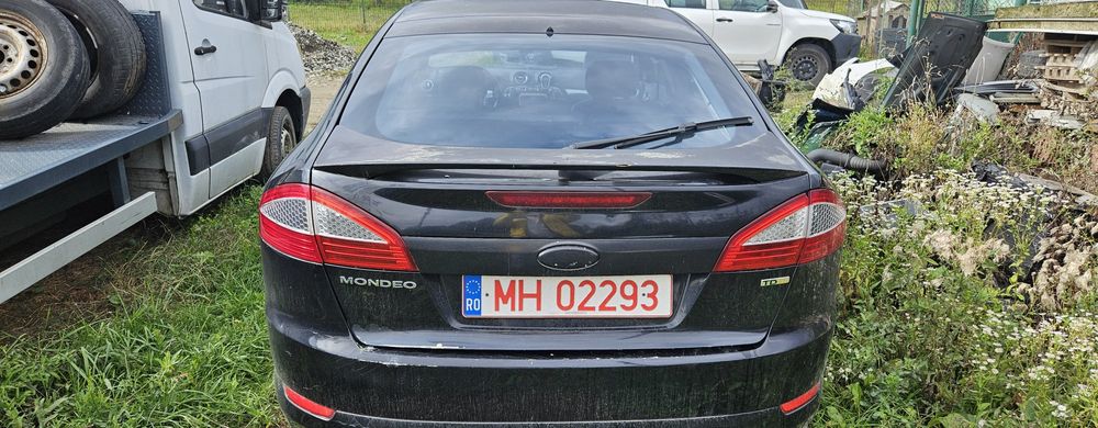 Vând Ford mondeo
