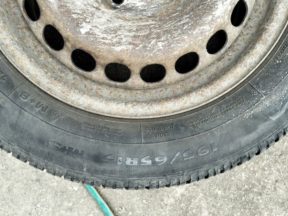 Jantă cu Anvelopa 195/65/R15 M+S