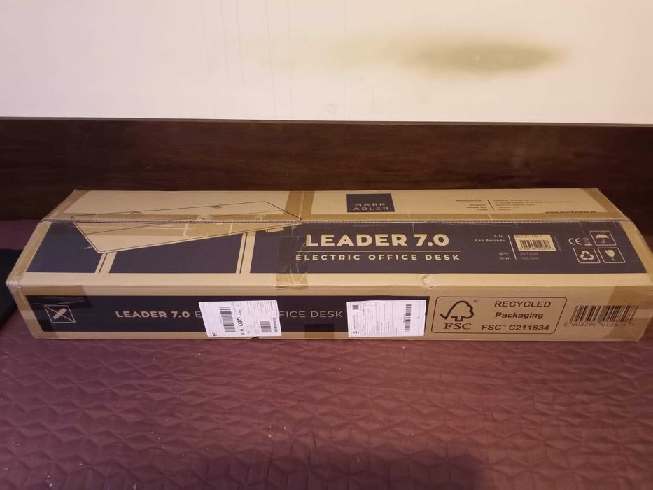 Бюро с регулируема височина Mark Adler Leader 7.0