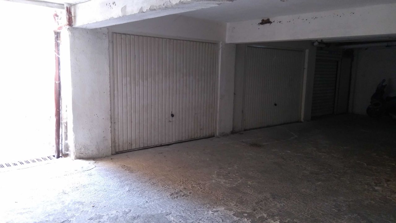 Дава се под наем Гараж / Паркомясто в Стара Загора, Център - 21 кв.м за 76.5 € - Снимка #2