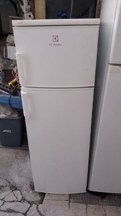 Frigider 2 uși arctic Indesit Whirlpool Indesit asigur transport